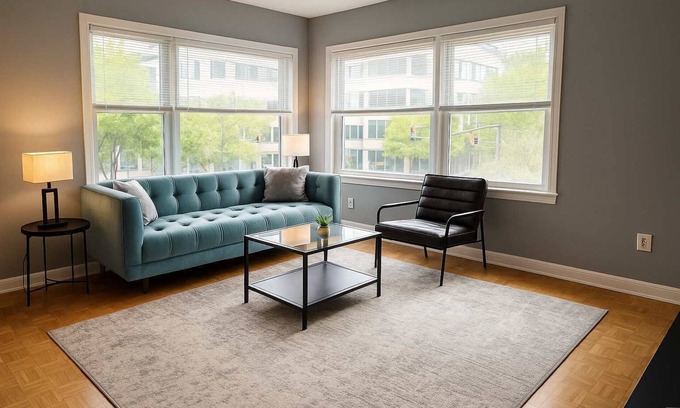 Evanston Apartamento | Bright 3BR Gem | Walkable, Spacious