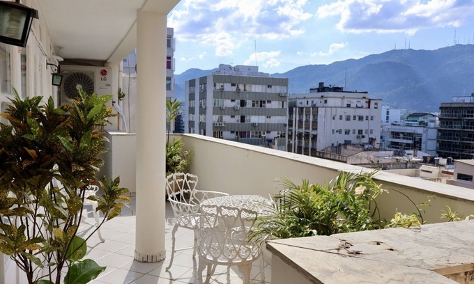 Ipanema Apartamento | Bright and charming penthouse apartment, 2 blocks from Ipanema Beach.