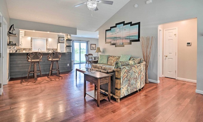 Myrtle Beach Casa | Bright & Airy Myrtle Beach Home Near Shopping