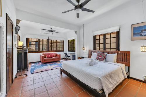 Parque Casa | Bright & airy Spanish villa steps to sand GEN AC - Main House