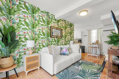 Flamingo Parks Apartamento | Bright and Airy Apartment on Flamingo Dr