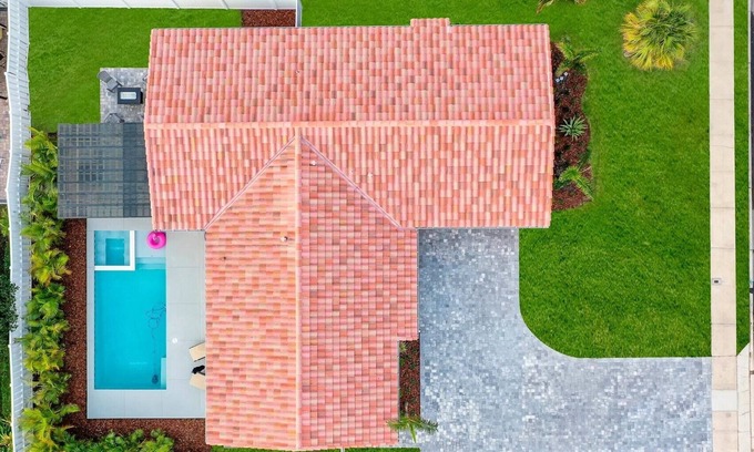 Venetian Way Casa | Bright and Beachy Pool Home