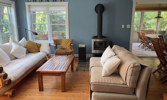 Southampton Casa | Bright and charming family home near the Southampton beach.