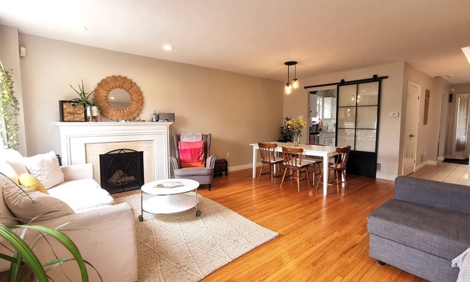 Oakwood Village Casa | Bright and charming home with gorgeous backyard