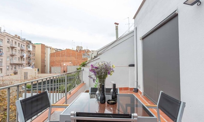 El Putget i Farro Apartamento | Luminoso y acogedor apartamento con dos terrazas privadas para 4