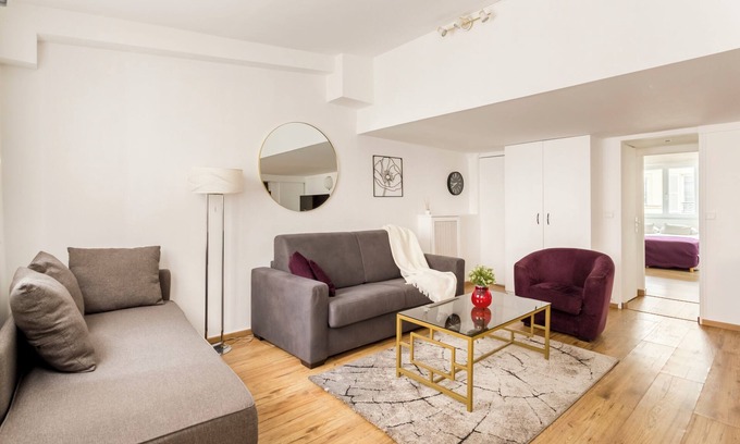 Faubourg-du-Roule Apartamento | Bright and cozy Champs Elysées rue d'Artois.