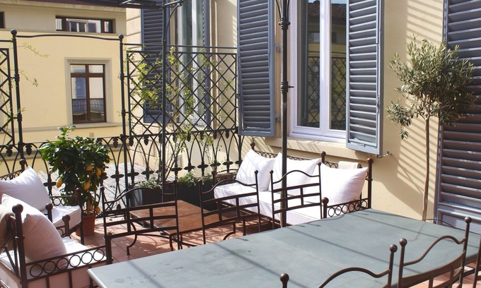 Santo Spirito Apartamento | Luminoso y elegante piso con terraza cerca del Ponte Vecchio