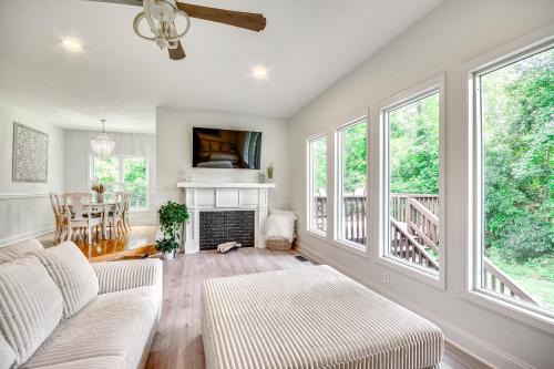 High Point Casa | Bright and Elegant Home in High Point with Deck!