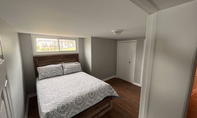 New Glasgow Apartamento | Bright and fresh basement apartment, newly renovated.