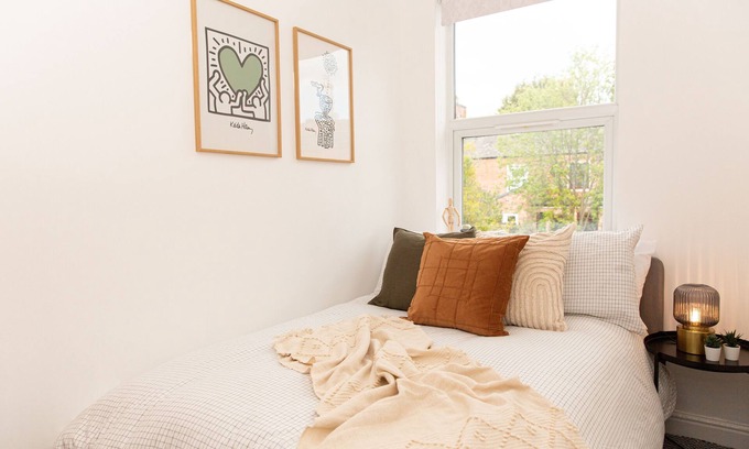 Woodthorpe Casa | Bright and Inviting 2 bed home | Free Parking