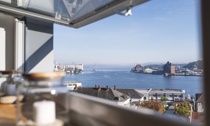 Flensburg Apartamento | Apartamento luminoso y moderno, con excelentes vistas al fiordo, incl. estacionamiento