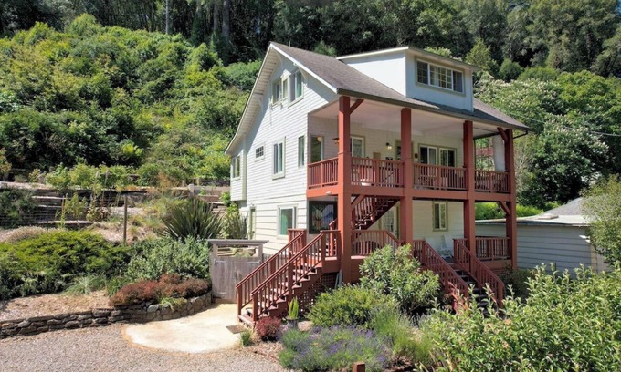 Point Reyes Station Casa | Bright and quiet 2-bed home next to the Point Reyes National Seashore.