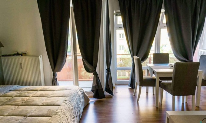 Bogenhausen Apartamento | Bright and Quiet Flat with a Balcony
