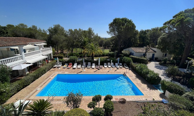 Valescure Apartamento | CLIMATISE duplex, vista Estérel, parque tranquilo y florido al borde de un campo de golf