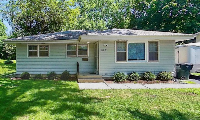 Libertyville Casa | Bright and Spacious 5-bedhouse in charming Libertyville Near Downtown