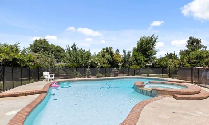 Greenacres Casa | Bright and spacious 4-bed w/ pool and king suite