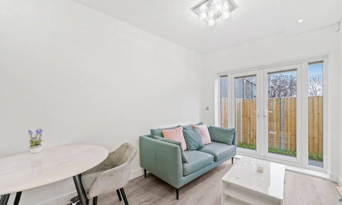 East Acton Apartamento | Bright and stylish 1 bedroom flat, great location!