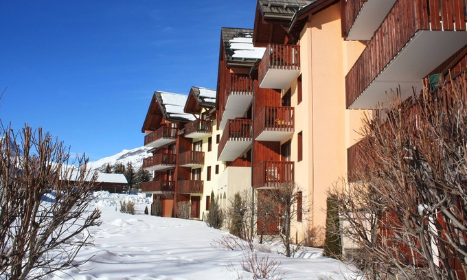La Salle-les-Alpes Apartamento | Bright apartment close to the slopes Résidence Alpaga