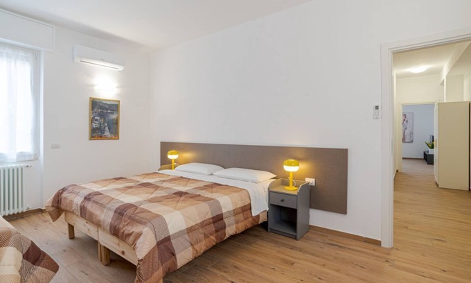 Cesana Brianza Apartamento | Bright Apartment with balcony! Resegone House