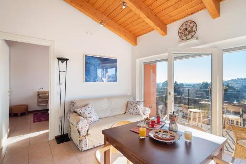 San Fermo della Battaglia Apartamento | Bright Apartment Como Cavallasca