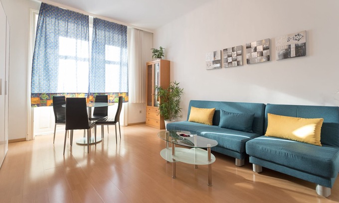 Leopoldstadt Apartamento | Bright apartment for 4 people with subway station on the doorstep