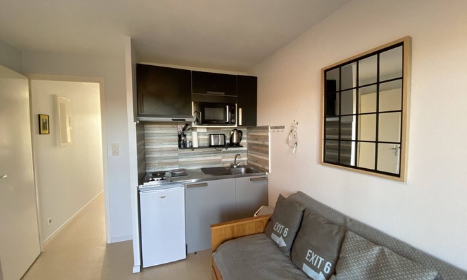 La Roche-Posay Apartamento | Apartamento luminoso a 100m de los baños con balcón y Wi-Fi