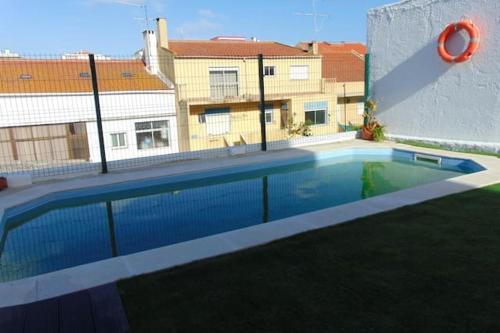 Feijo Apartamento | Bright apartment in Almada with shared pool