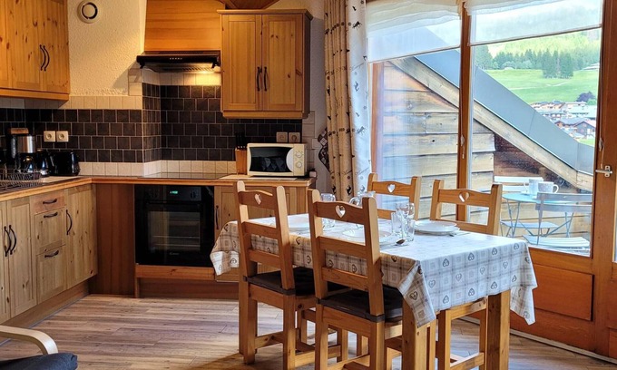 Les Gets Apartamento | Apartamento luminoso con terraza, aparcamiento y WiFi en Les Gets