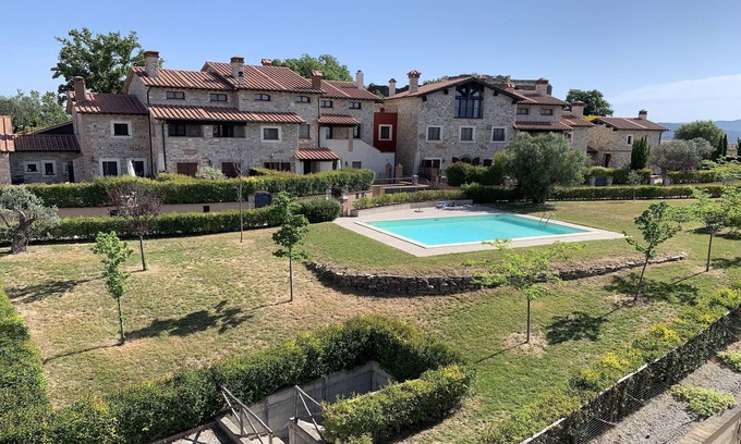 Ficulle Apartamento | Bright Apt With Terrace and Shared Pool, Ficulle, Italy
