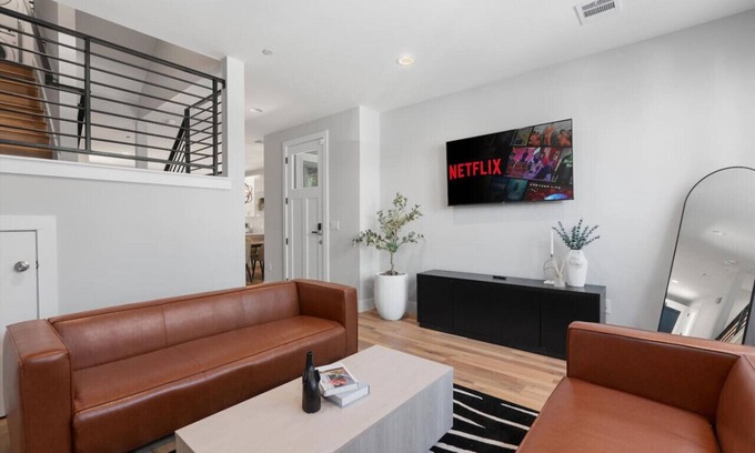 University Hills and Windsor Park Casa | Mins to ACL~Downtown~Formula 1