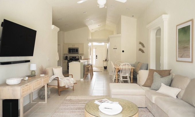 Vizcay Casa | Bright, Charming Home near Disney with Private HEATED Pool