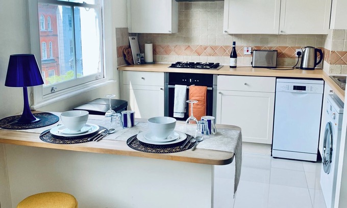 Chelsea Riverside Apartamento | Bright Chelsea Flat with Garden Views close to Kings Road, Parks and Museums