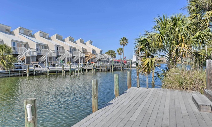 Perdido Key Coves One Casa | Bright & Chic Pensacola Townhouse w/ Sunroom!