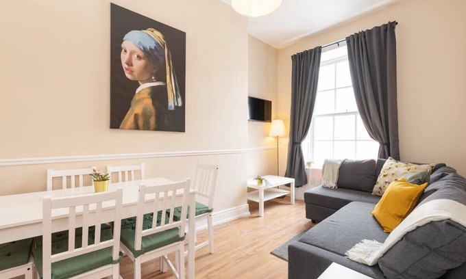 City Centre Dublin Apartamento | Bright Citycentre 2Bed apt in Georgian Building