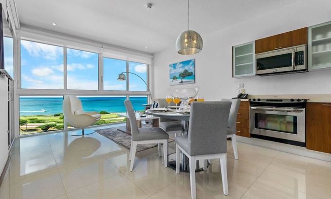 Noord Condominio | Bright Colors combined with a Turquoise Ocean View