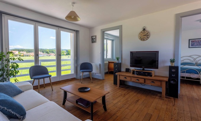 Granges-Aumontzey Apartamento | Bright, comfortable 3-bedroom apartment with terrace and garden.