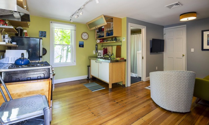 Provincetown Condominio | luminoso, confortable de 1 dormitorio, cerca del centro de la ciudad