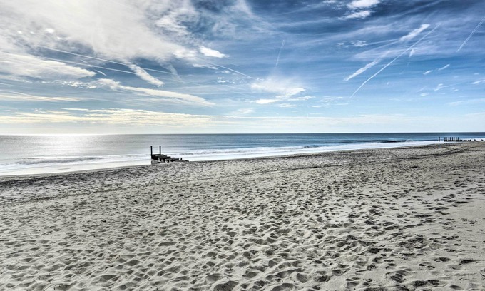 Admiral Estates Condominio | Bright Condo Half-Block to Cape May Beach!