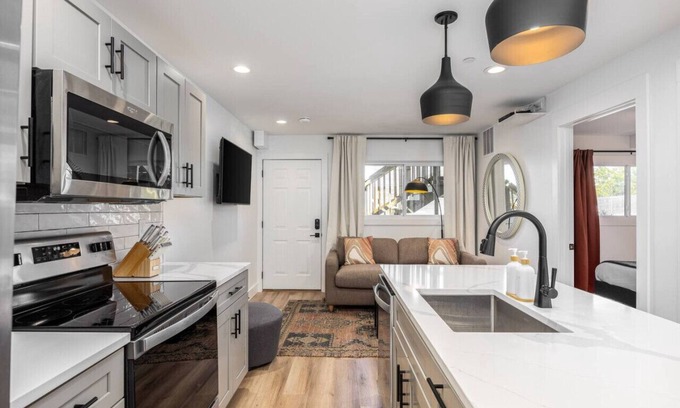 Hillsboro Village Apartamento | Bright Condo with 3 Beds 2 Bedrooms + Walk to Grocery
