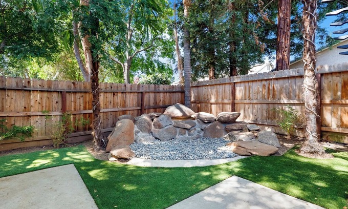 Raisin Casa | Bright Contemporary Mansionette for Professionals