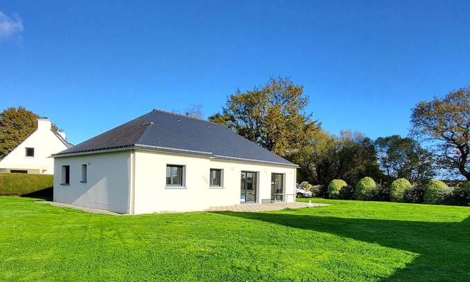 Plumergat Casa | Bright Country Home near Beaches & Sainte-Anne-d’Auray