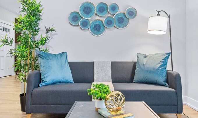 Boystown Apartamento | Bright & Cozy 1BR w/ In-Unit Laundry