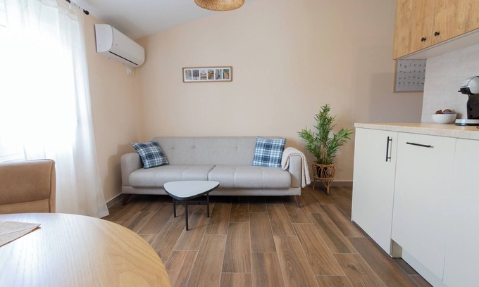 Goricani Apartamento | Bright & Cozy Apartment in quiet area near Airport - Rezidencija Joksimovic
