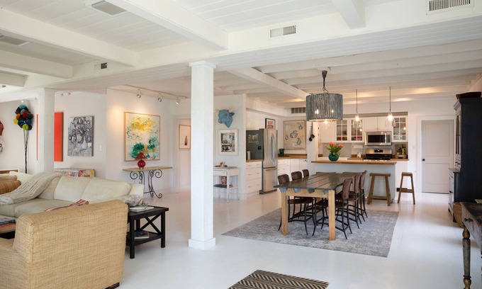 New Hope Cabaña | Bright, Cozy, Designer Cottage