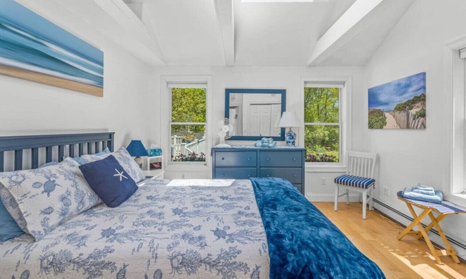 Brewster Casa | Bright & Cozy with Patio, Grill and near the Beach & Golf