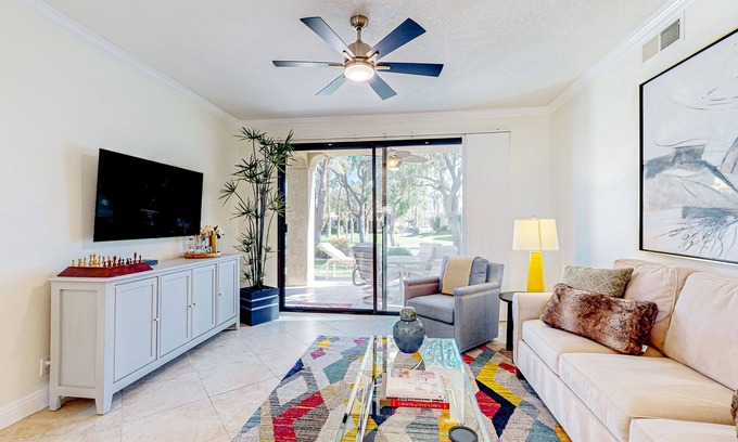 Cathedral City Condominio | Bright Dog Friendly condo with inviting patio, washer/dryer on a Golf Course