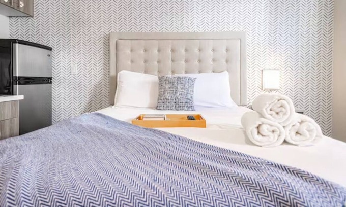Old Town Casa | Bright Downtown Unit w/WiFi, Cable, Walk to All