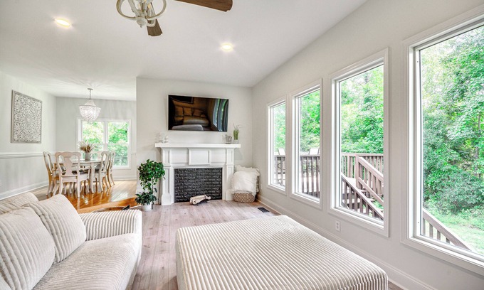 High Point Casa | Bright & Elegant Home in High Point w/ Deck!