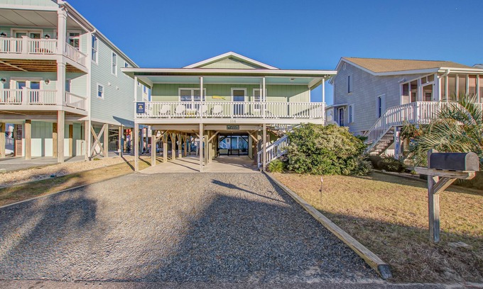 Holden Beach Casa | Bright Family Escape W/ Outdoor Shower, Free WiFi & Large Deck - Walk to Beach