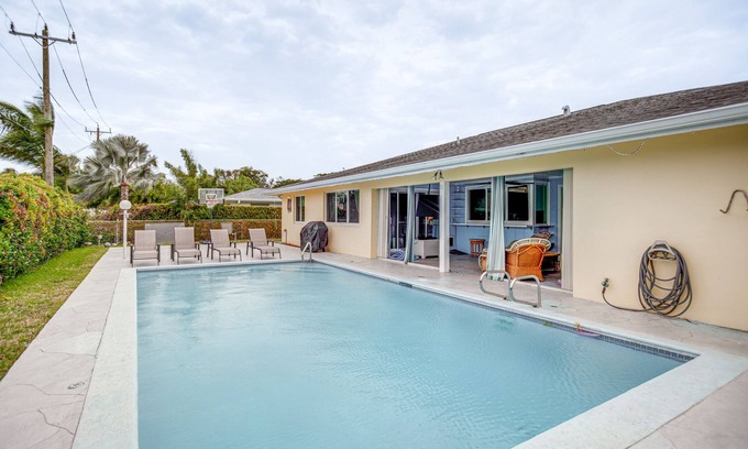 Biggar Casa | Bright Fort Myers Home w/ Pool - 9 Mi to Beach!